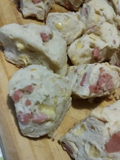 Una foto de Scones de mortadela y queso