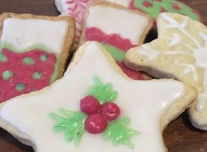 Una foto de Glasa real o royal icing (glaseado para galletas)