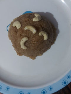 A picture of Suji ka Halwa with Dry Fruits.