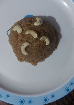 A picture of Suji ka Halwa with Dry Fruits.