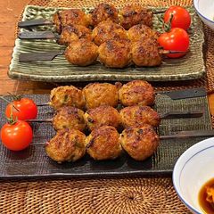 A picture of Tsukune No Teriyaki - Chicken meatballs with teriyaki sauce.
