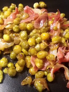Una foto de Guisantes con jamón