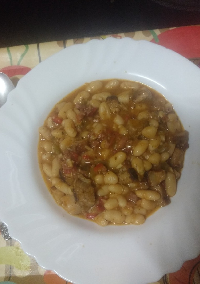 Una foto de Guiso de judías blancas con costillas