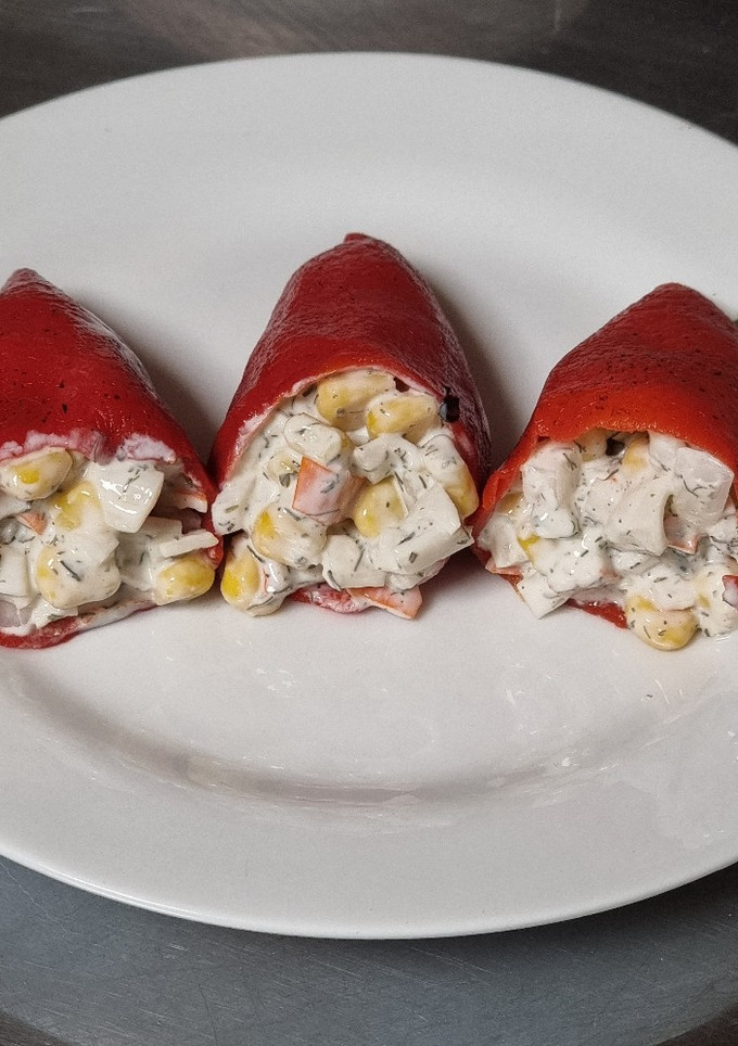 Una foto de Pimientos del piquillo rellenos de queso y surimi