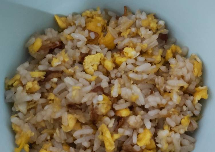 Nasi goreng oriental dengan 5 bahan