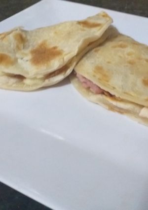 Una foto de Quesadilla Express de jamón