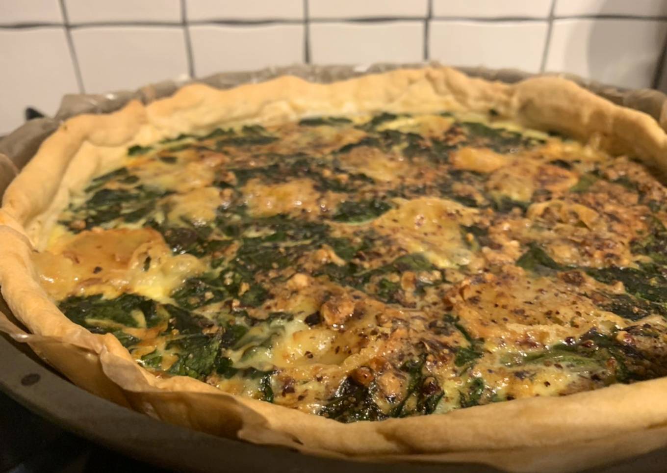 Tarte aux blettes, chèvre et noisettes