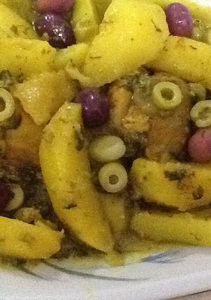 صورة لوصفة الدجاج مُتبل بالبطاطس والزيتون