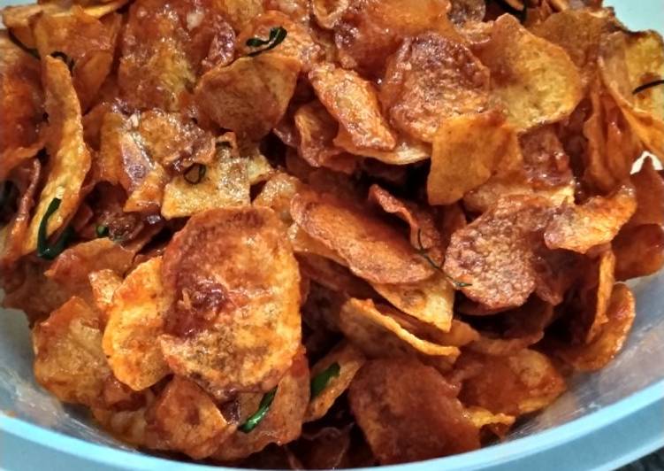 Langkah Mudah untuk Menyiapkan Klengkam/ keripik kentang pedas manis yang Bikin Ngiler