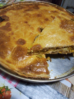 Una foto de Tarta de puerro, pollo, cebolla de verdeo y choclo