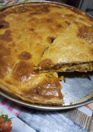 Una foto de Tarta de puerro, pollo, cebolla de verdeo y choclo