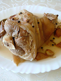 Una foto de Codillo de cerdo cocido con especias