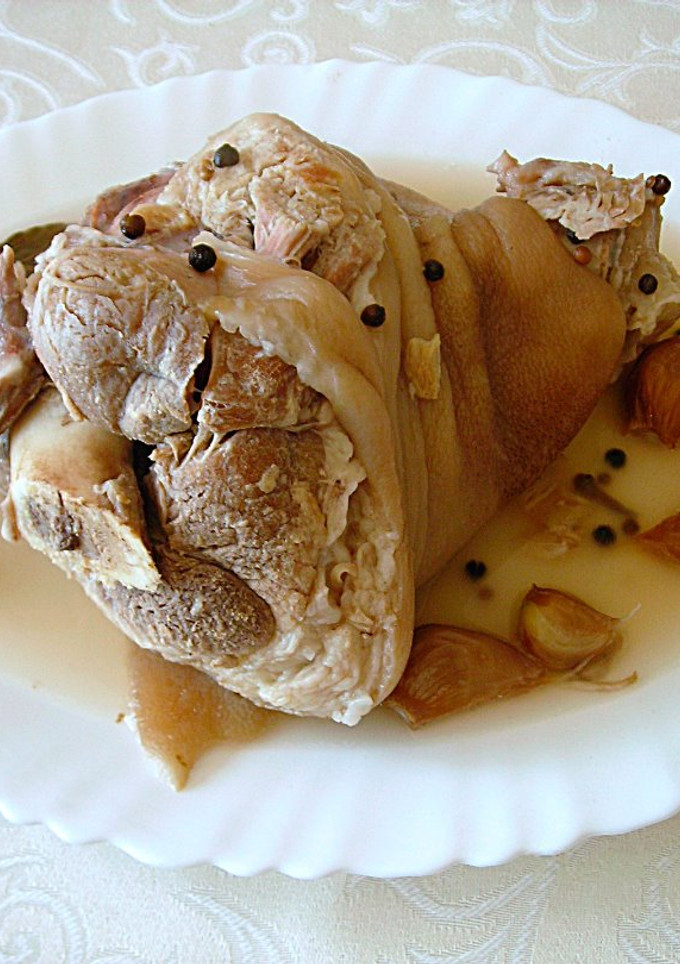 Una foto de Codillo de cerdo cocido con especias