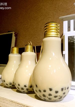 A picture of EU Life Light Bulb Bubble Milk Tea.