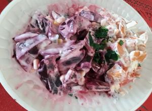 Foto de Salada de beterraba e cenoura cozidas com molho de maionese