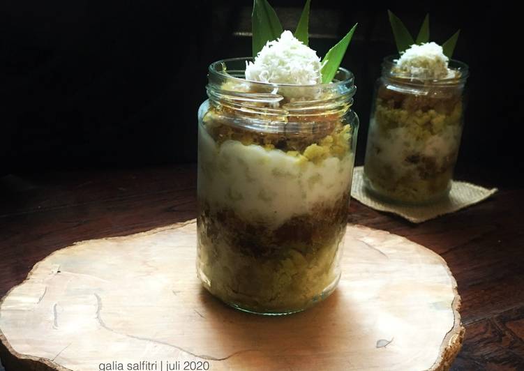 Klepon cake in jar