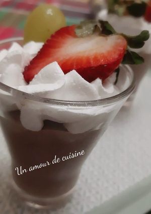 Une photo de Crème au chocolat 🍫🍓🍇