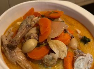 Gambar Tom yam kaki ayam & isi ayam