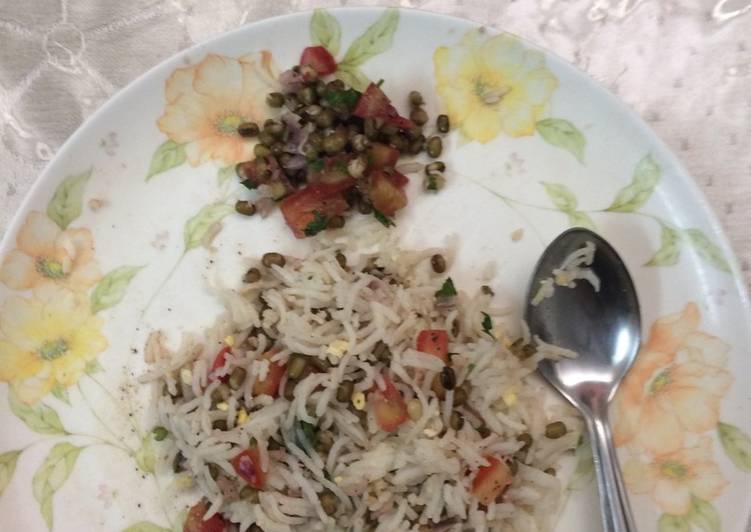 Boiled rice with sprouts chat