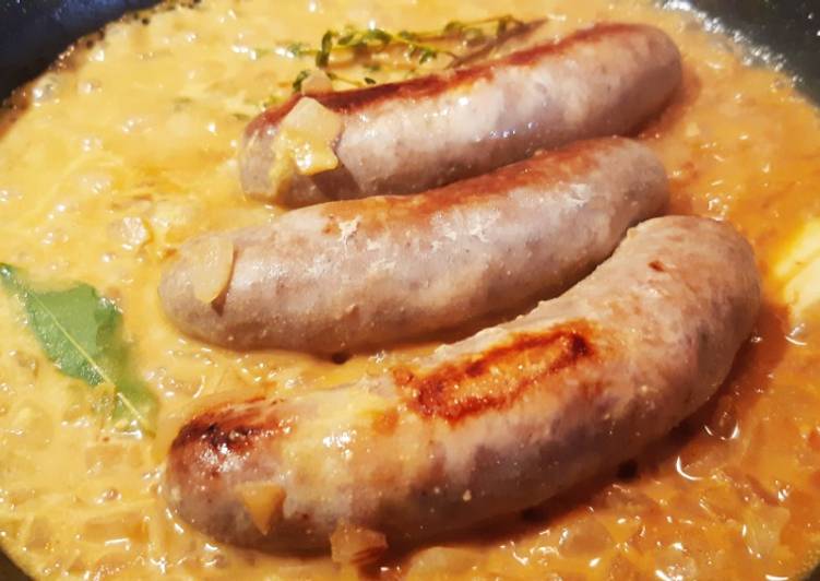 Comment Cuisiner Saucisses sauce moutarde et courgettes jaunes.