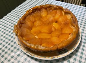 Une photo de Tarte aux pommes façon tatin au sirop et beurre d’érable