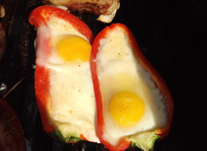 Una foto de Morrones (ají) rellenos a la parrilla! 😚