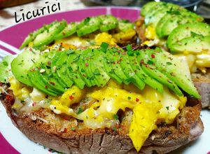 O poză a rețetei 🥑Bruschette avocado, scrambled eggs and cheese.
