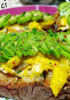 O poză a rețetei 🥑Bruschette avocado, scrambled eggs and cheese.