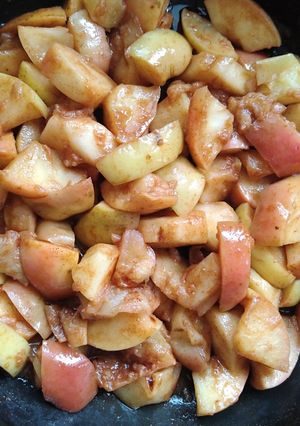 A picture of Apple and cinnamon.