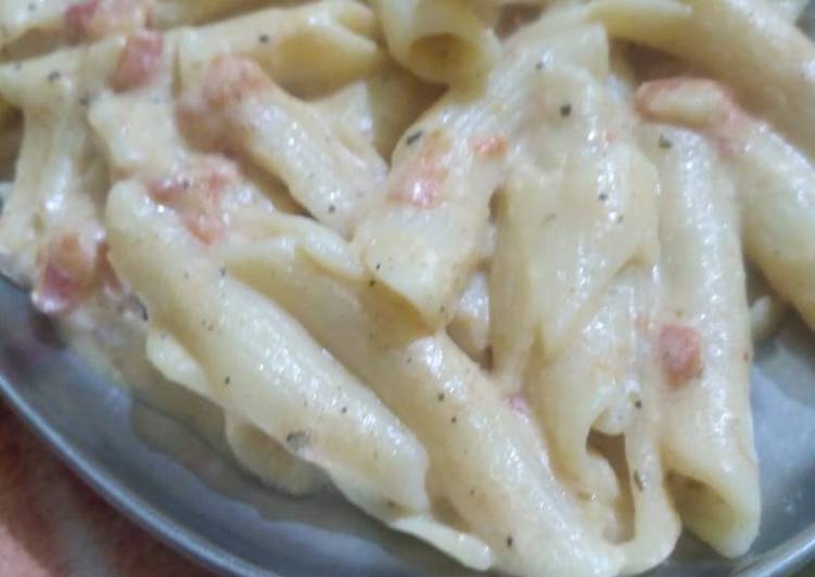 White sauce pasta