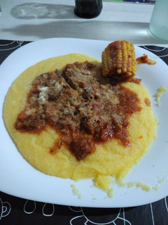 Una foto de Polenta con tuco