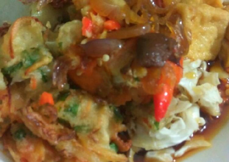 Tahu kupat (tapi pake lontong)