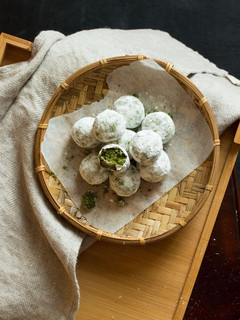 好酥的抹茶雪球餅乾 (少油!無泡打粉! 無麩質!) 的食譜成品照片