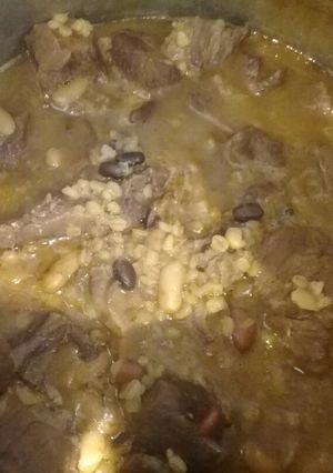 Una foto de Carne con porotos y cebada muy rico
