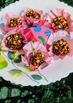 A picture of Roasted Gram (Chana daal) Ladoo.