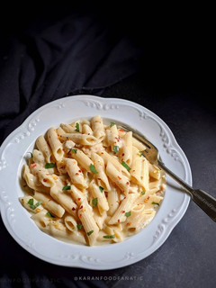 A picture of White Sauce Pasta.