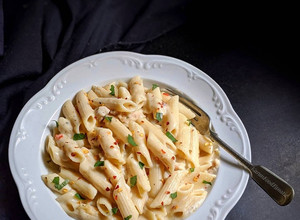 A picture of White Sauce Pasta.