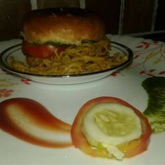 A picture of Noodles burger.