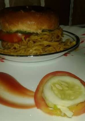 A picture of Noodles burger.