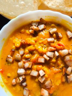 ছোলার ডাল ও লুচি (cholar dal o Luchi recipe in Bengali) রেসিপির প্রধান ছবি