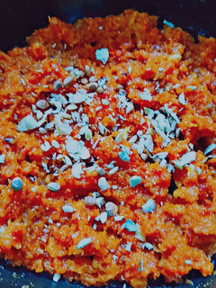 गाजर का हलवा (Gajar ka halwa recipe in hindi) रेसिपी मुख्य फोटो