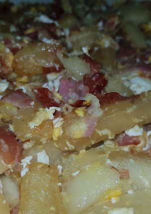 Una foto de Mandioca frita revuelta con huevo y j.crudo (Mandioca - Yuca)