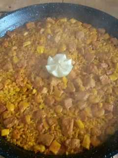 Una foto de Arroz a banda con caldo de caldero