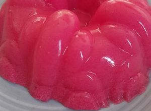Una foto de Gelatina de Cereza con Frutillas