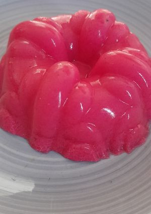 Una foto de Gelatina de Cereza con Frutillas