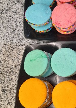 Una foto de Alfajores de Colores (Sin Tacc)