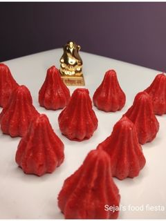 ઇન્સ્ટન્ટ રેડ વેલ્વેટ મોદક (Instant REd Velvet Modak Recipe In Gujarati) રેસીપી મુખ્ય ફોટો