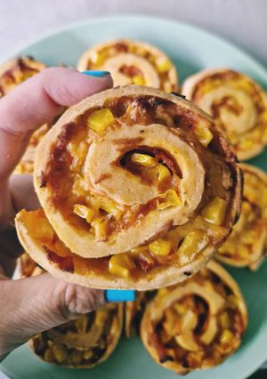 Gluténmentes pizzás csiga recept fotója