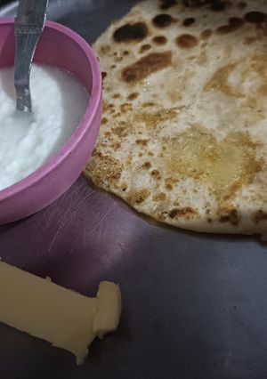A picture of Aloo ka paratha.
