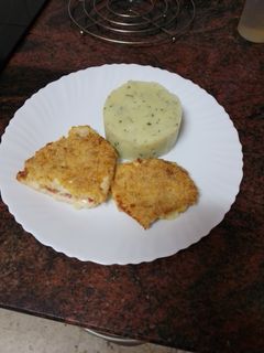 Una foto de Libritos de pollo con puré de papas